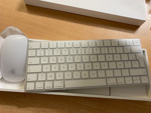Apple ensemble neuf - •,